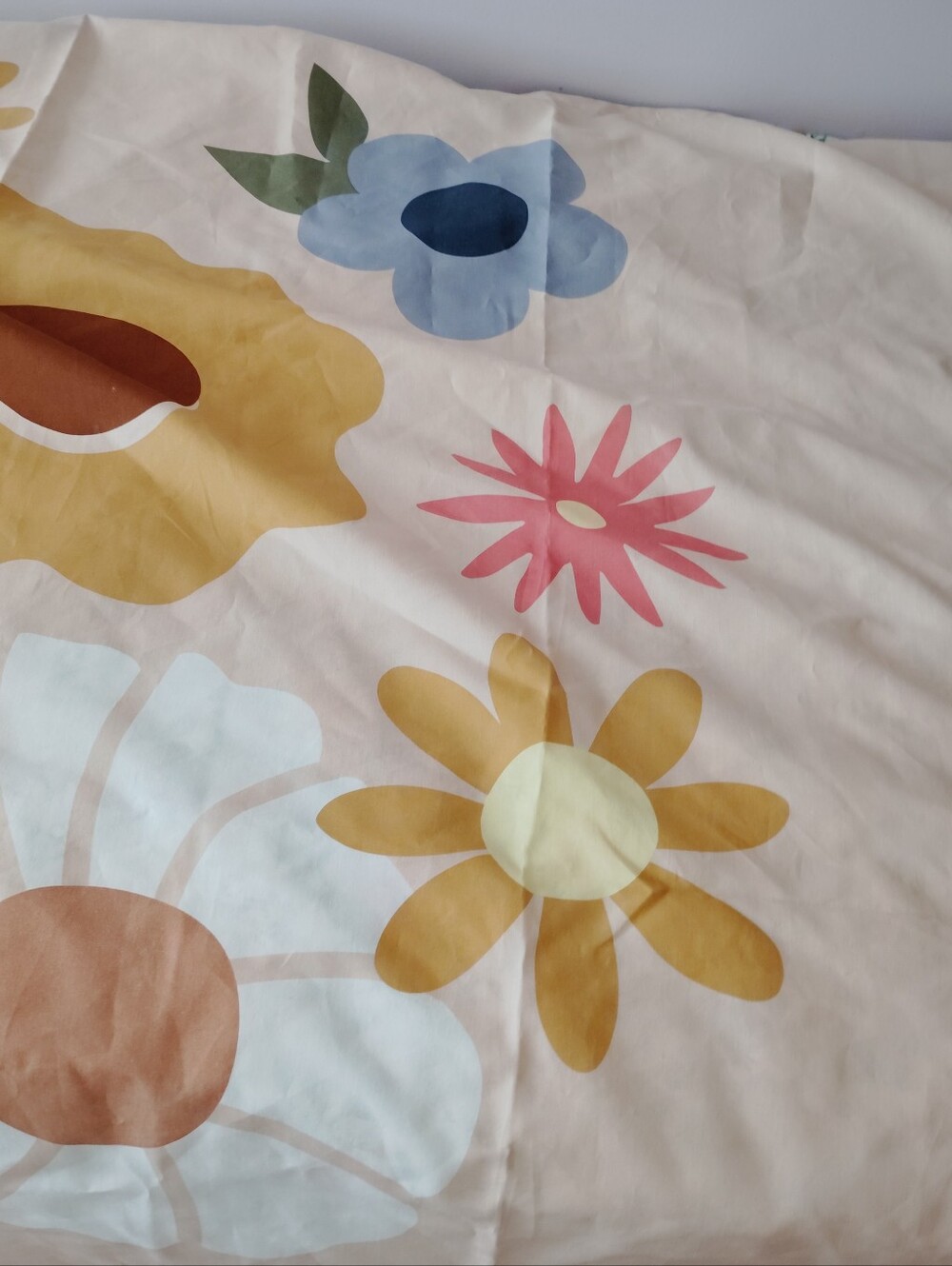 Large Flower Patterned Shower Curtain Pillowfort Mod Like New - Picture 4 of 5